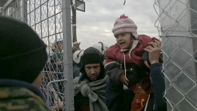 آلاف المهاجرين يسعون لدخول اليونان من مقدونيا