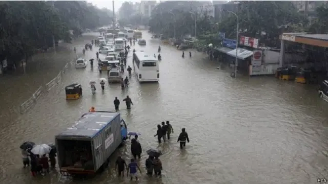 شہر میں غیر قانونی تعمیرات کا سلسلہ بھی جاری ہے