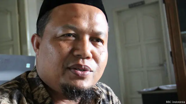Dadan Bardan, anggota KPU Kabupaten Tasikmalaya divisi teknis pemilu dan hubungan partisipasi masyarakat, mengatakan pihaknya bekerja "lumayan berat" untuk mensosialisasikan hasil keputusan MK yang mengakomodasi calon tunggal dalam pilkada 9 Desember nanti. 