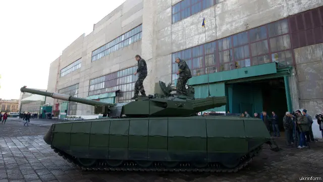 Модернізований український танк Т-80УД "Оплот"