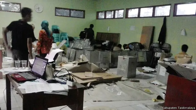 Kesibukan menjelang Pilkada