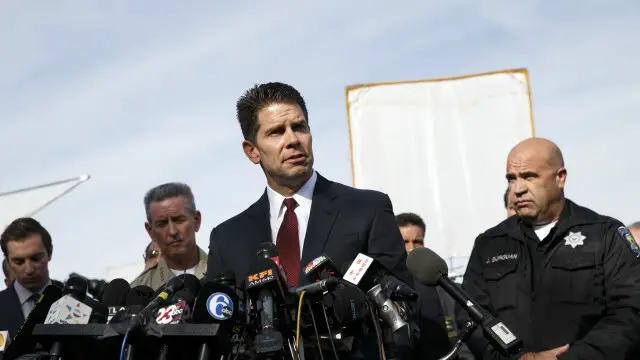 Direktur FBI James Comey mengatakan ada indikasi bahwa pasangan tersebut telah diradikalisasi.