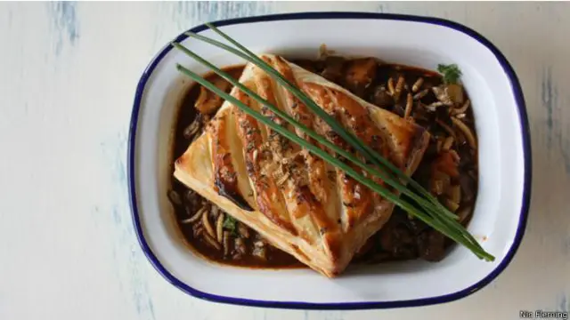 Gusanos en salsa de vino