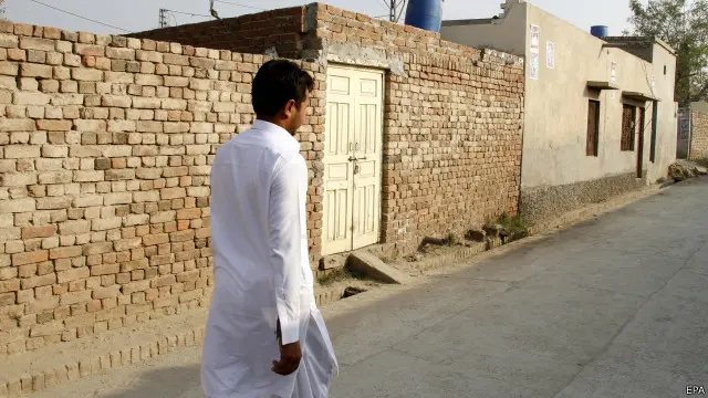 تاشفین کے سوتیلے چچا محکمہ تعلیم میں ملازم ہیں