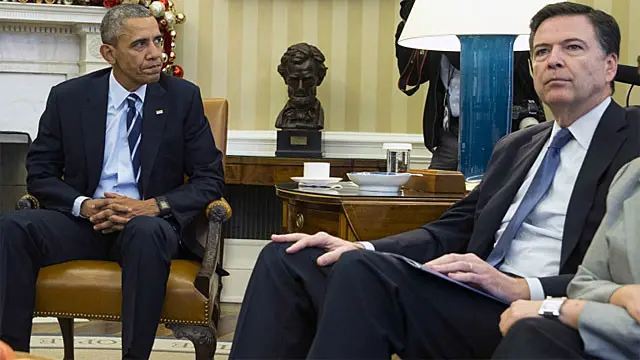 جیمز کامی، رئیس اف.بی.آی (راست) امروز باراک اوباما را در جریان آخرین یافتهها بازرسان پرونده کشتار سن برناردینو گذاشت