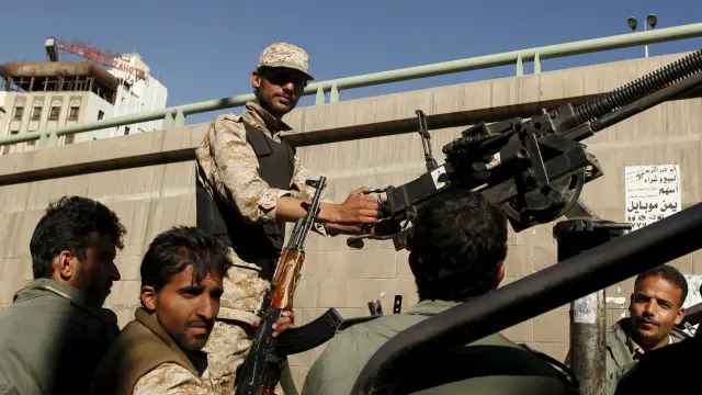 حکومتي ځواکونه د سعودي عربستان په ملاتړ د تایز ښار بېرته نیولو لپاره جګړه کوي