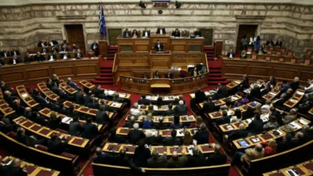 希腊国会以8票的微弱优势通过了2016年的财政预算案。