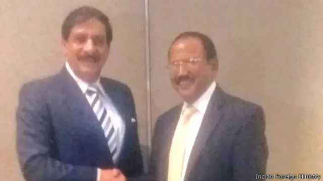 بھارتی دفتر خارجہ کے ترجمان نے دونوں مشیروں کی ملاقات کی تصویر بھی جاری کی ہے