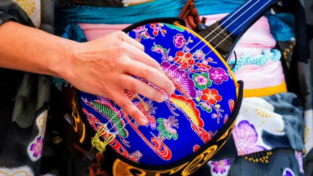 Algumas casas de espetáculo de Tóquio ainda abrigam apresentações de kabuki