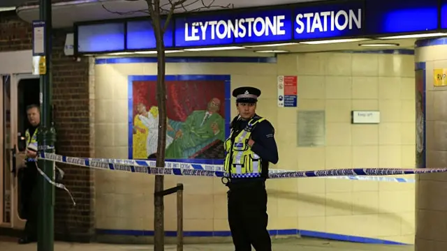 ایک ٹیوب سٹیشن پر چاقو سے تین افراد کو زخمی کیا تھا