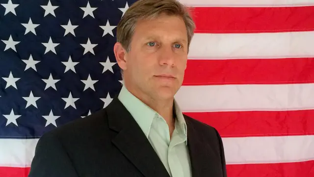 Zoltan Istvan đang vận động để trở thành ứng viên đại diện cho đảng Transhumanist Party trong kỳ tranh cử tổng thống 2016 (Hình: Lisa Memmel)