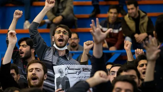 سخنرانی حسن روحانی با شعار سردادن هواداران و منتقدان دولت او همراه بود