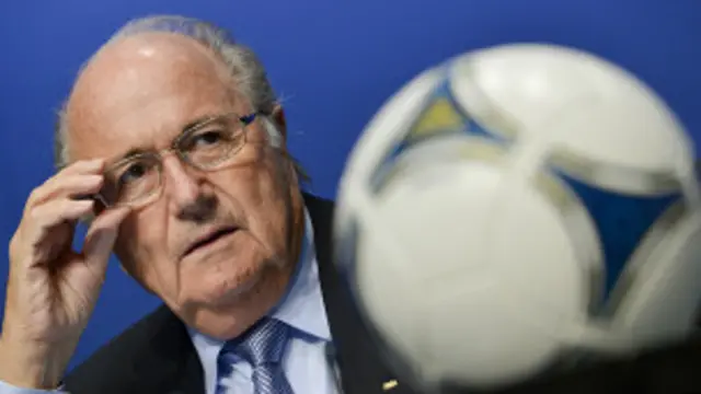 Blatter negó saber de los sobornos pagados por la empresa ISL.