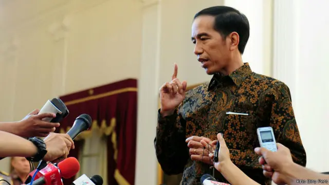 Presiden Joko Widodo meminta MKD melihat fakta dan mendengarkan suara rakyat.