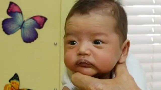 Bebé en la consulta de Dr Hamilton