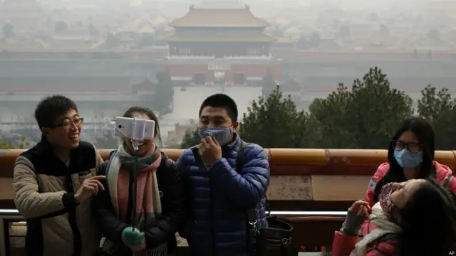 اگرچہ بیجنگ میں آلودگی کی سطح گذشتہ ایک ہفتے سے کم رہی ہے تاہم ریڈ الرٹ اس لیے جاری کیا گیا ہے کہ آئندہ چند دنوں میں اس میں اضافے کا خدشہ ہے۔