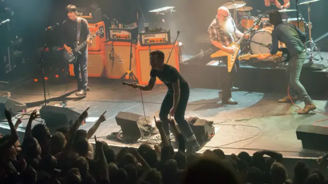 Paris Sald r lar Eagles of Death Metal yeniden sahnede BBC News Turkce