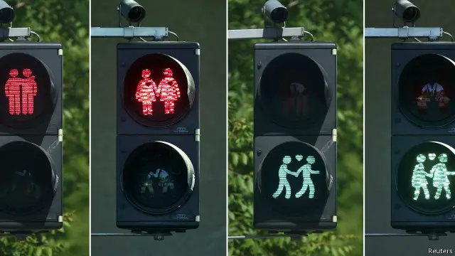 آسٹریا کے کچھ باشندوں نے آن لائن تبصرہ کرتے ہوئے اس فیصلے کی حمایت کی ہے اور کہا ہے کہ اس پر کچھ خرچ نہیں آتا