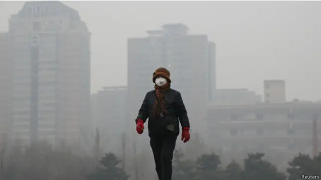 بدأ العمل بالانذار الأحمر، وهو اعلى مستوى للانذار، صباح الثلاثاء وسيستمر العمل به حتى ظهر الخميس