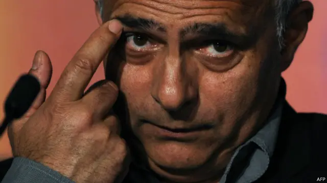 Buku karya penulis Inggris, Hanif Kuresihi, The Buddha of Suburbia (1990), termasuk 100 novelis terbaik Inggris.