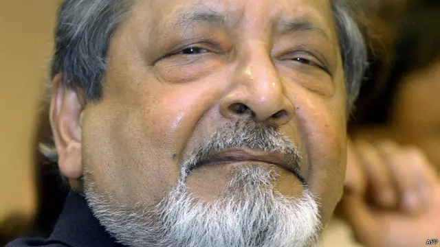 Peraih Nobel Sastra 2001, VS Naipaul menulis novel A House for Mr Biswas yang diterbitkan pada tahun 1961. 