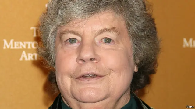 A.S. Byatt, kelahiran 24 August 1936, memenangkan penghargaan Booker Prize 1990 dan 2008. Surat kabar Times menyebutnya sebagai salah-satu dari 50 penulis terbaik Inggris sejak 1945.