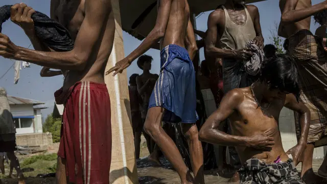 Memotret pengungsi Rohingya menjadi pengalaman emosional bagi Ulet.