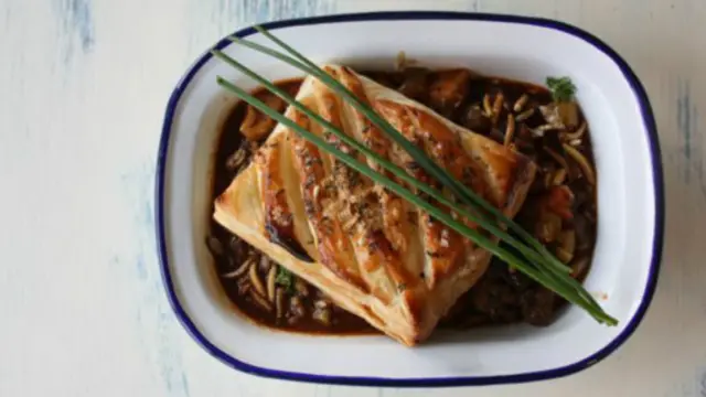 松饼里的黄粉虫可能让很多食客退缩，但研究人员指出，人们的口味很快就会发生变化 (图片来源：Nic Fleming)