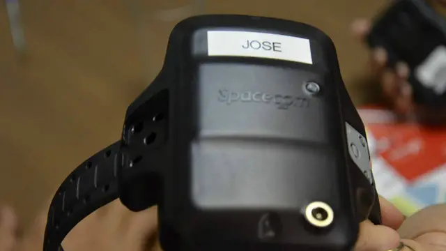 Exemplo de dispositivo usado no Tocantins; expansão do serviço até agora não ajudou a esvaziar cadeias