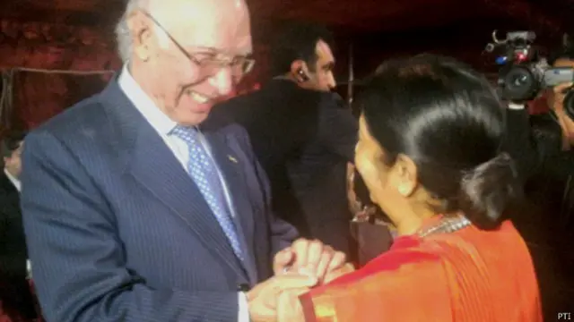 सरताज अजीज और सुषमा स्वाराज