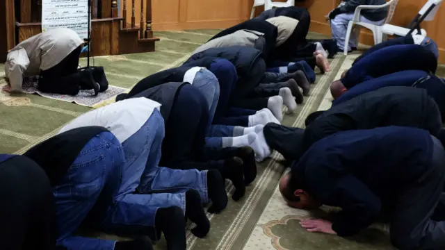 Musulmanes rezando en Estados Unidos