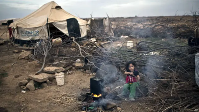 حذرت المفوضية من تدهور أوضاع اللاجئين السوريين الإنسانية، وطالبت الحكومة الأردنية لإعطاء الاولوية لمن هم أكثر حاجة للمساعدة ومنهم كبار السن والنساء والاطفال تحت سن الستة أشهر والحوامل". 