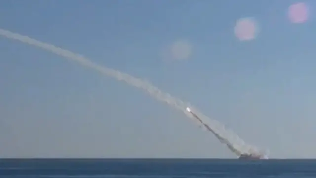 Rusia empezó recientemente a atacar también desde el mar.