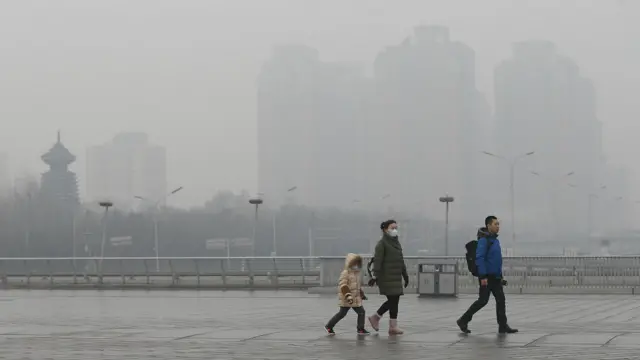 北京民众出门不能不带口罩