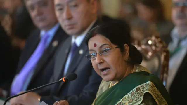 بھارت کی وزیر خارجہ سشما سوراج بھی اس کانفرنس میں شرکت کرنے کے لیے آئی ہیں اور ان کے دورۂ پاکستان سے دونوں ملکوں کے درمیان بات چیت میں تعطل کے دور ہونے کی امید پیدا ہو گئی ہے۔ 