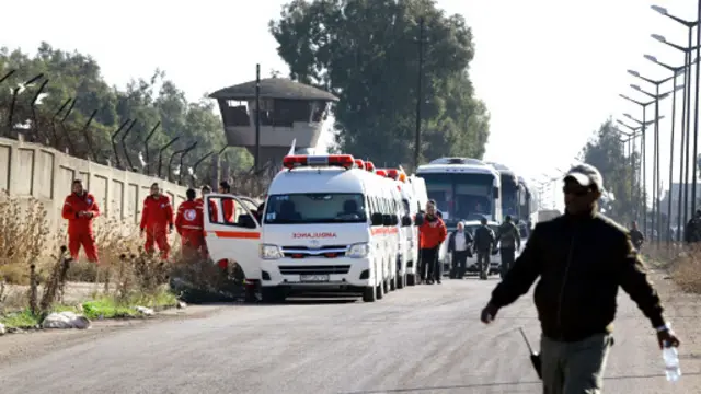 نخستین اتوبوس‌های شامل چند صد تن از مخالفان حکومت سوریه از حمص خارج شدند