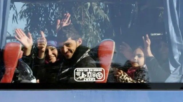 Humus'un dış mahallelerinden otobüslerle taşıma başladı 