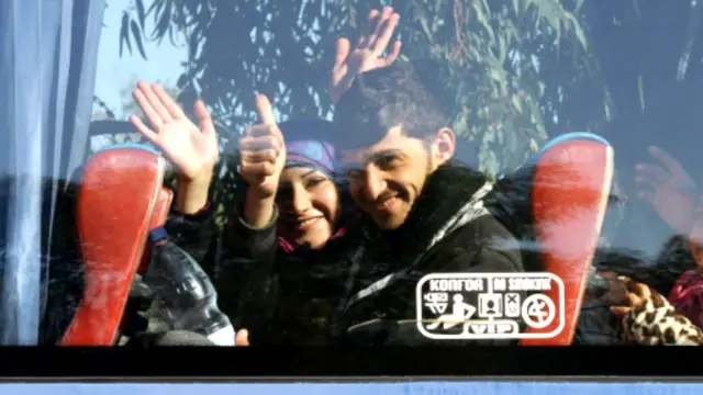 به چند صد تن از غیرنظامیان نیز امکان خروج از شهر حمص داده شده است