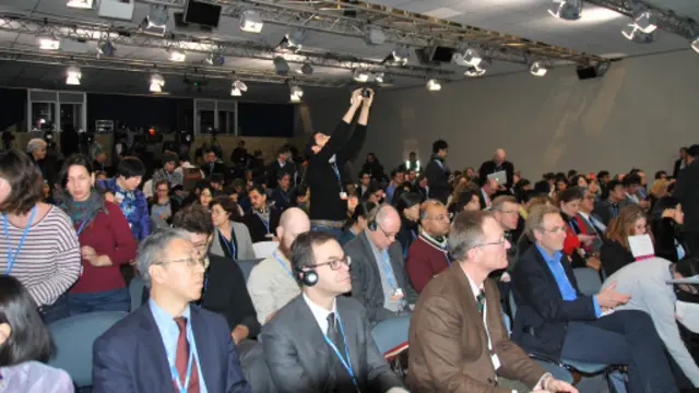 新闻会发布场开始前就挤满了人。