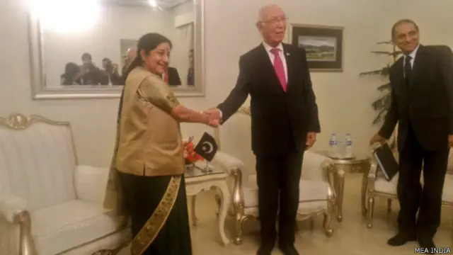 सरताज अजीज़ के साथ मुलाकात