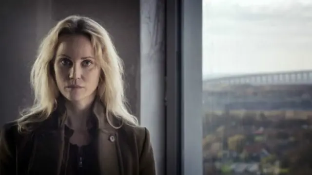Sofia Helin interpreta a Saga Norén.