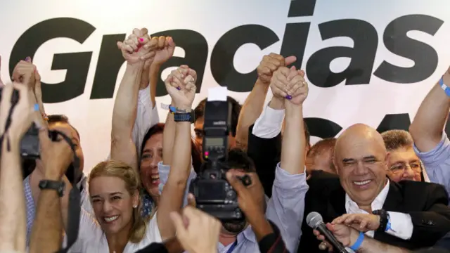 La oposición ganó el 6 de diciembre dos tercios de los diputados.