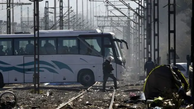 قالت الشرطة إن معظم المهاجرين من إيران وباكستان والمغرب والصومال وبنغلادش.