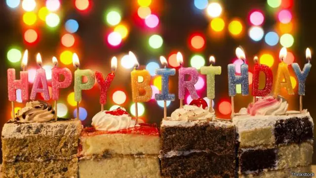 اس گیت کی دھن ریاست کینٹکی کی دو بہنوں نے سنہ 1893 میں ترتیب دی تھی