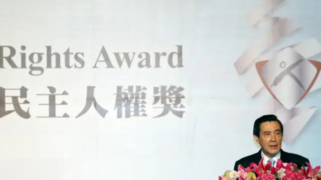 台湾总统马英九在国际人权日(10日)参加亚洲民主人权奖颁奖典礼。