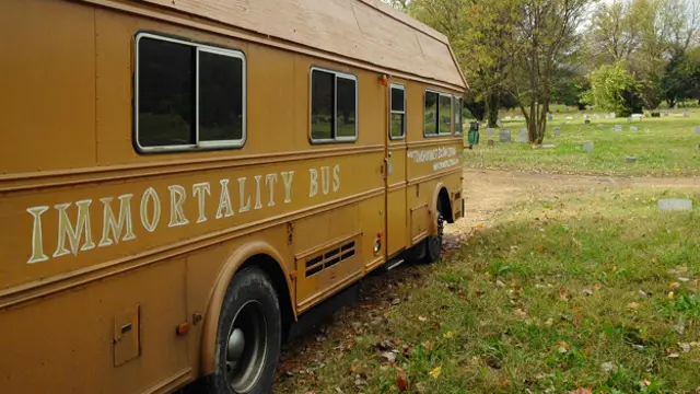 Деньги для турне на "Автобусе бессмертия" собраны методом краудфандинга