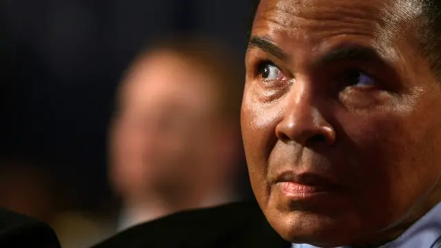 Alí, de 73 años, fue campeón mundial de peso pesado en tres ocasiones.