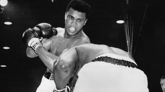 Mohamed Alí inicio su carrera como Cassius Clay, pero se cambió de nombre cuando se convirtio al Islam en 1964.