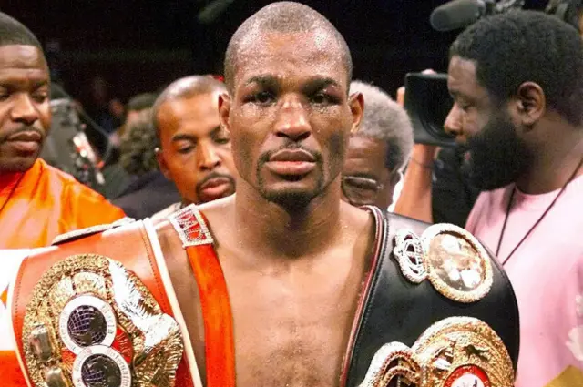 Hopkins dominó la categoría de peso mediano del boxeo entre 1994 y 2005, unificando y defendiendo con éxito su corona en 20 ocasiones.