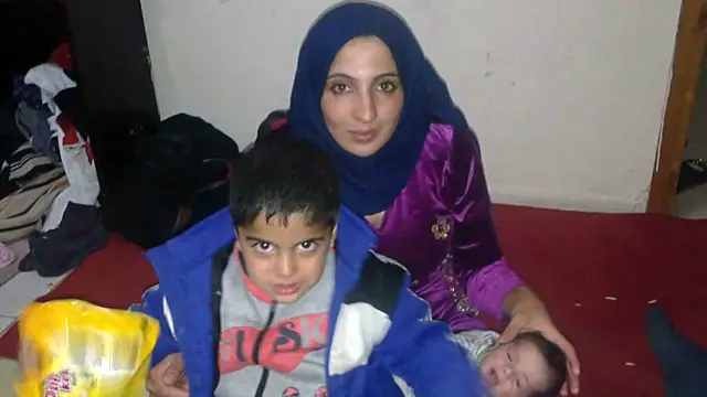 अल साहो की पत्नी अपने बच्चों के साथ